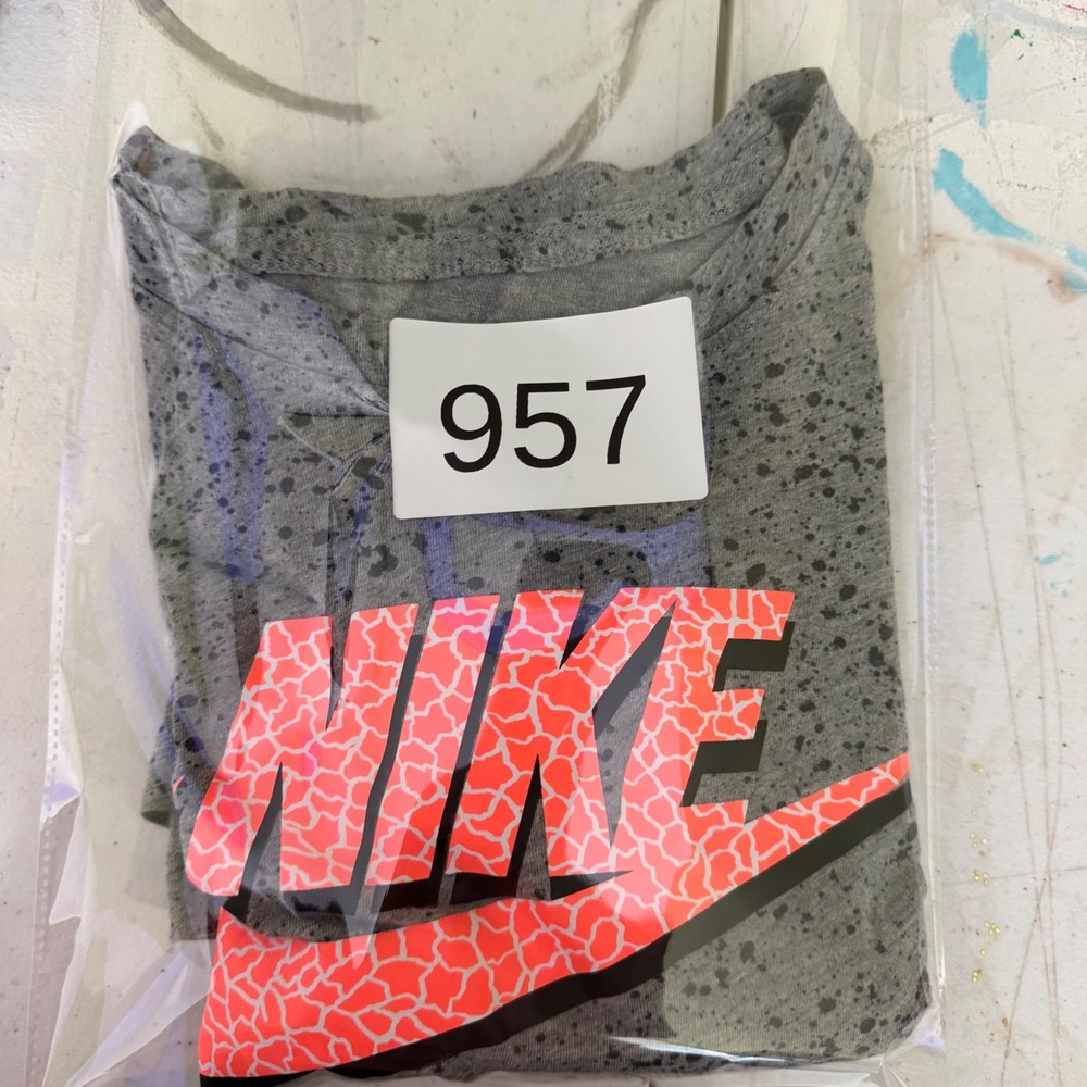 Nike T-Shirt Womens Medium Gray Splatter Orange Safari Swoosh CU6809-063 - Picture 9 of 9